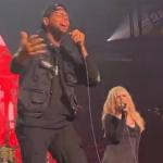 Stephen Curry canta junto com a banda Paramore nos EUA; veja vídeo