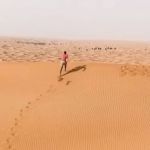 Astro da NBA, Stephen Curry treina nas dunas de Dubai durante as férias