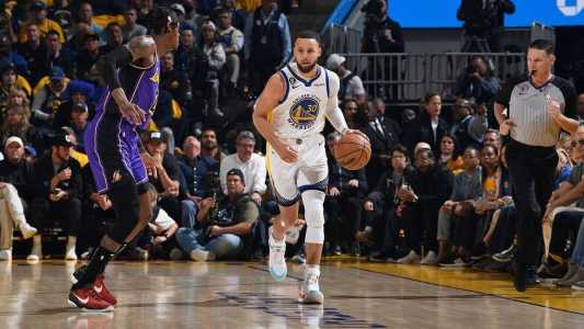 Curry teve boa atuação e terminou jogo com 20 pontos e 12 assistências