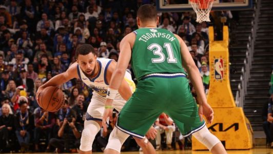 Stephen Curry contra Klay Thompson em Warriors 126 x 116 Mavericks, pelo Natal de 2025 da NBA