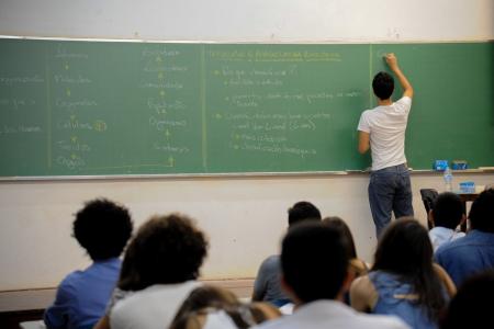 Governo de SP autoriza iniciativa privada a construir e gerir 33 escolas públicas | CNN Brasil