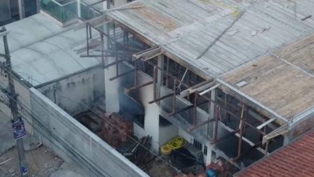 Curto-circuito teria causado incêndio em casa no bairro Amazonas, em Contagem