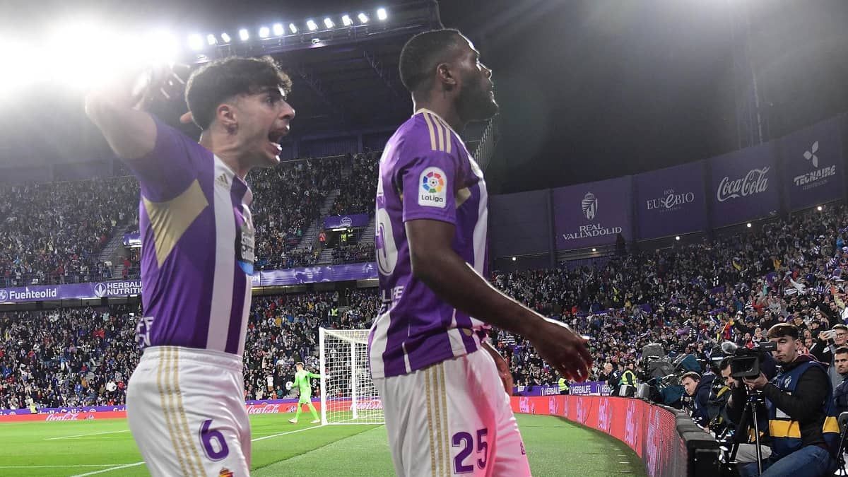 Valladolid, de Pezzolano, vence campeão Barcelona e respira no Espanhol