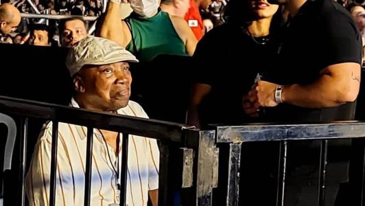 Milton Nascimento está em área reservada para PCDs na Arena MRV