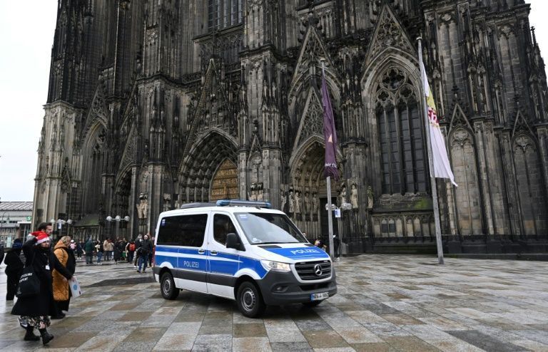 Polícia alemã prende 3 suspeitos de preparar atentado contra catedral de Colônia