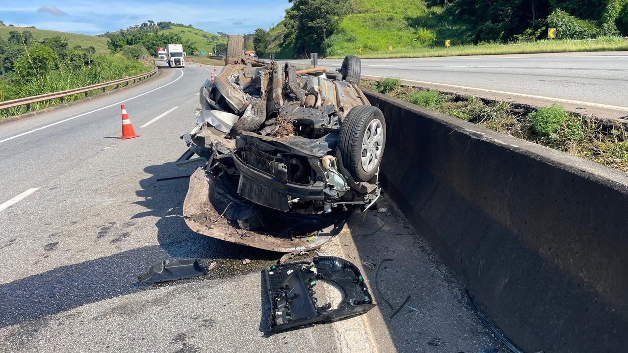Médico morre após perder o controle de veículo na Fernão Dias