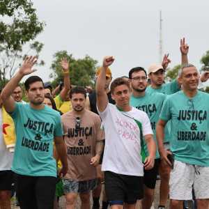 Nikolas Ferreira partiu de Paracatu, no Noroeste de Minas Gerais, rumo a Brasília
