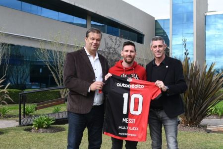 Messi iniciou a carreira no Newell's