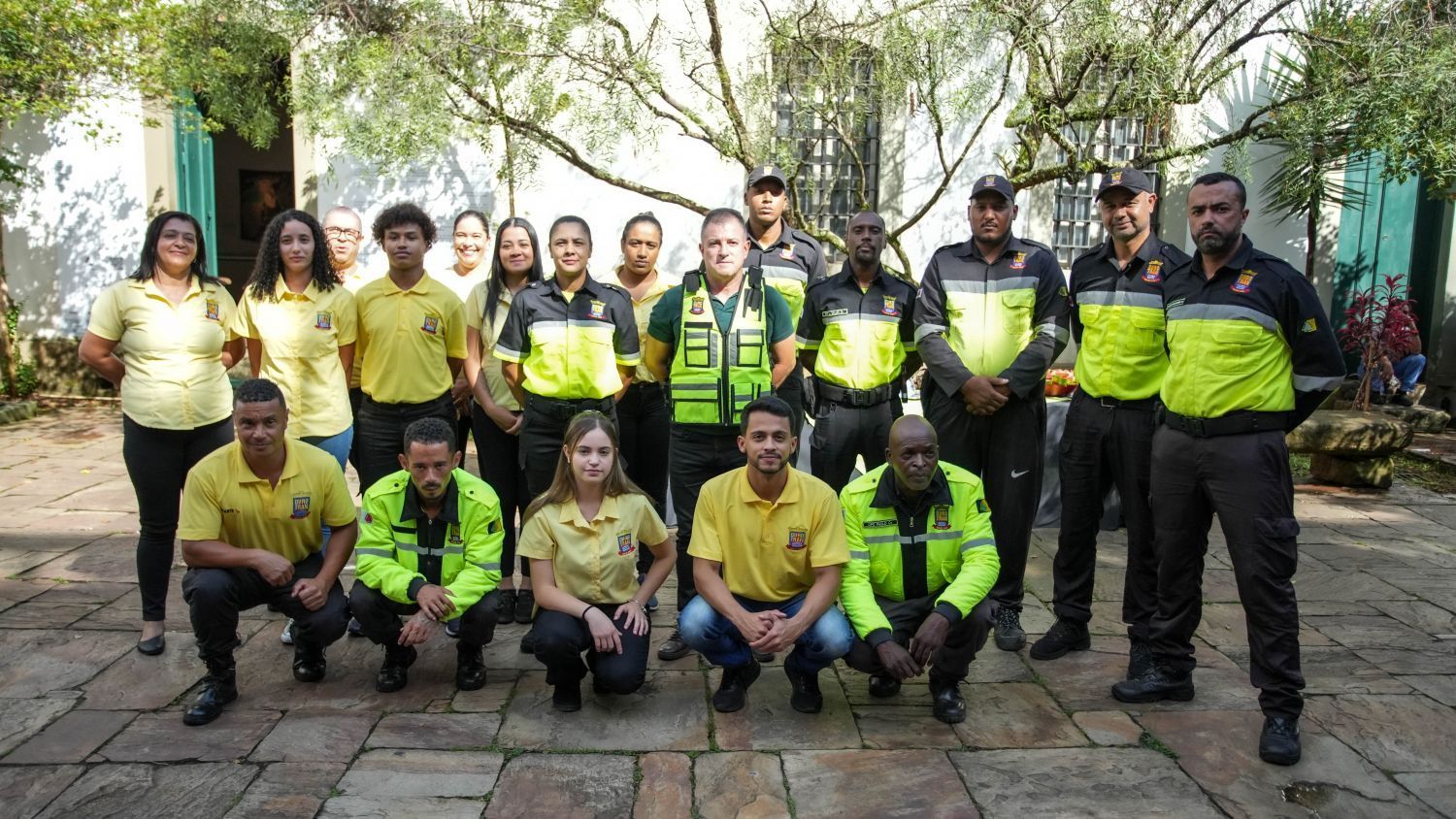 Prefeitura de Ouro Preto entrega uniformes e viaturas para equipe da Ourotran