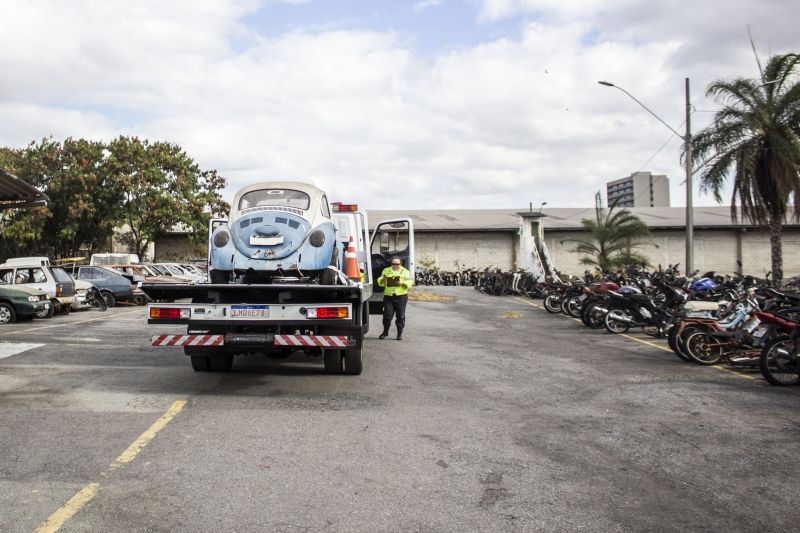 Contagem recolhe 76 veículos abandonados pela cidade no segundo semestre deste ano