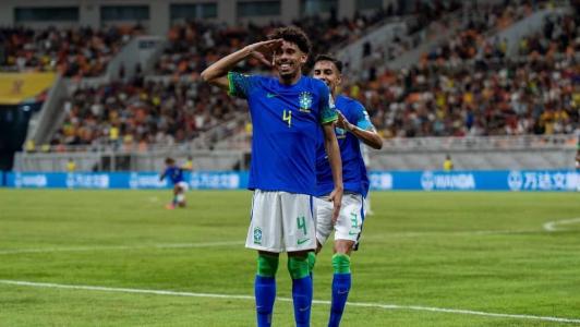 Da Mata fez o segundo gol do Brasil na vitória sobre a Inglaterra