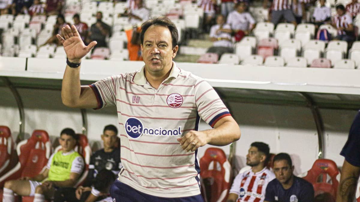Técnico do Náutico exalta vitória da “resiliência” sobre o Cruzeiro, mas alerta: “Vantagem muito pequena”