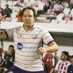 Técnico do Náutico exalta vitória da “resiliência” sobre o Cruzeiro, mas alerta: “Vantagem muito pequena”