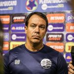 Técnico do Náutico questiona possível pênalti após eliminação para o Cruzeiro: 'Por que não chamou o VAR?'