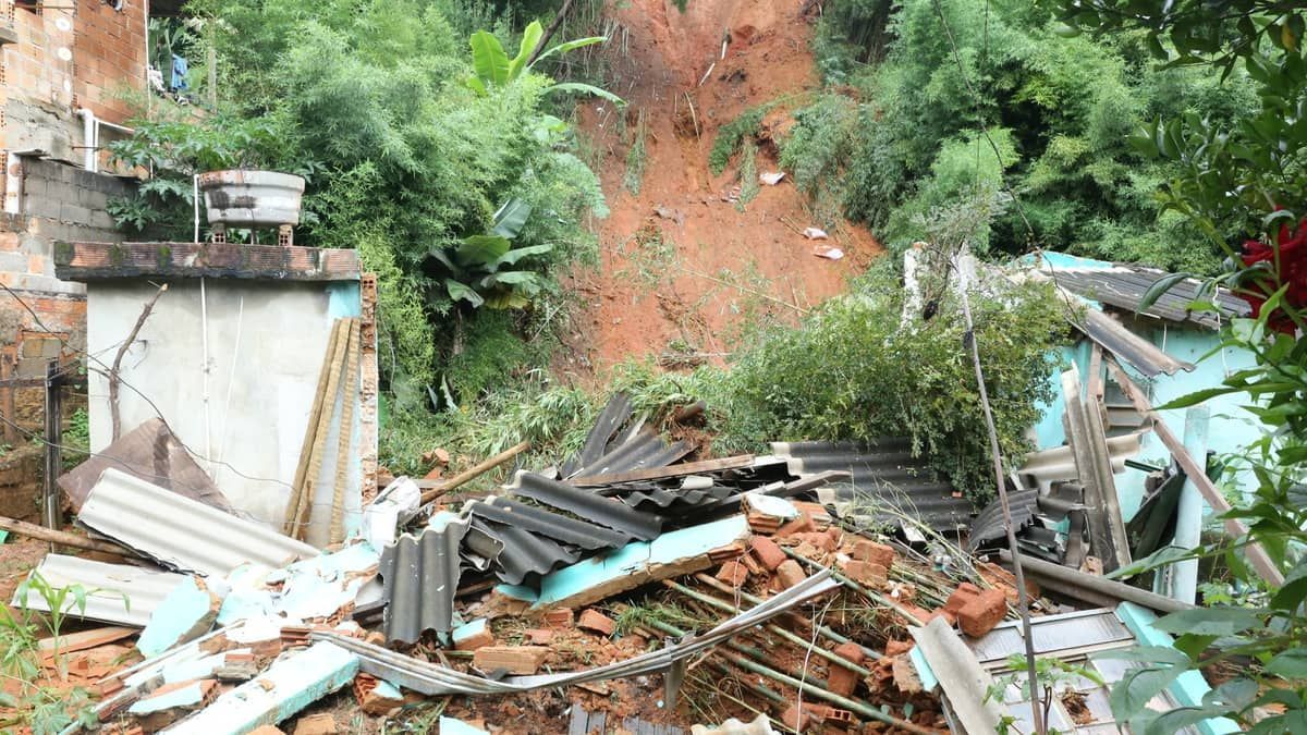 Sobe para 20 número de mortes causadas por temporais em Minas Gerais 