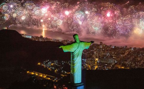 Réveillon 2025 deve movimentar mais de R$ 3 bilhões no Rio, diz prefeitura  | CNN Brasil