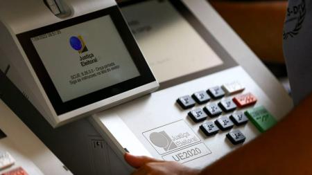 Dados do TRF-DF apontam troca de 50 urnas por voto em papel