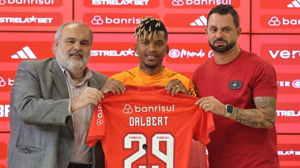 Dalbert é apresentado no Inter e mira bons jogos para ampliar contrato