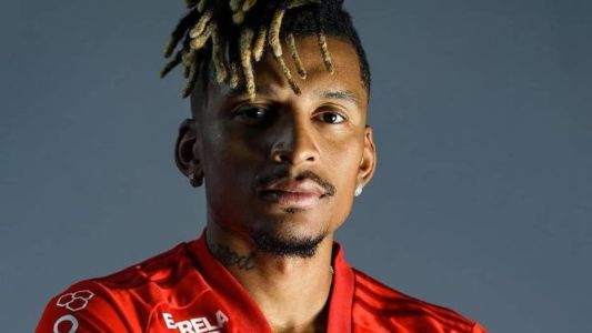 Dalbert foi anunciado como reforço nesta quarta-feira (6)