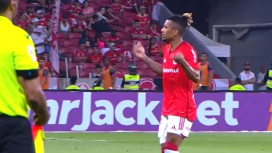 Dalbert não ficou calado para as críticas dos colorados