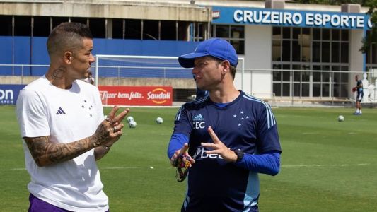 D'Alessandro e Fernando Seabra conversam na Toca da Raposa, em Belo Horizonte