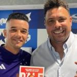 Cruzeiro: D'Alessandro presenteia Ronaldo e exalta 'projeto tão importante'
