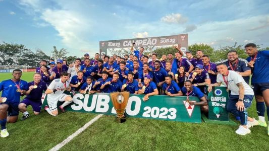 D'Alessandro vibrou com o título do Cruzeiro no Mineiro Sub-20