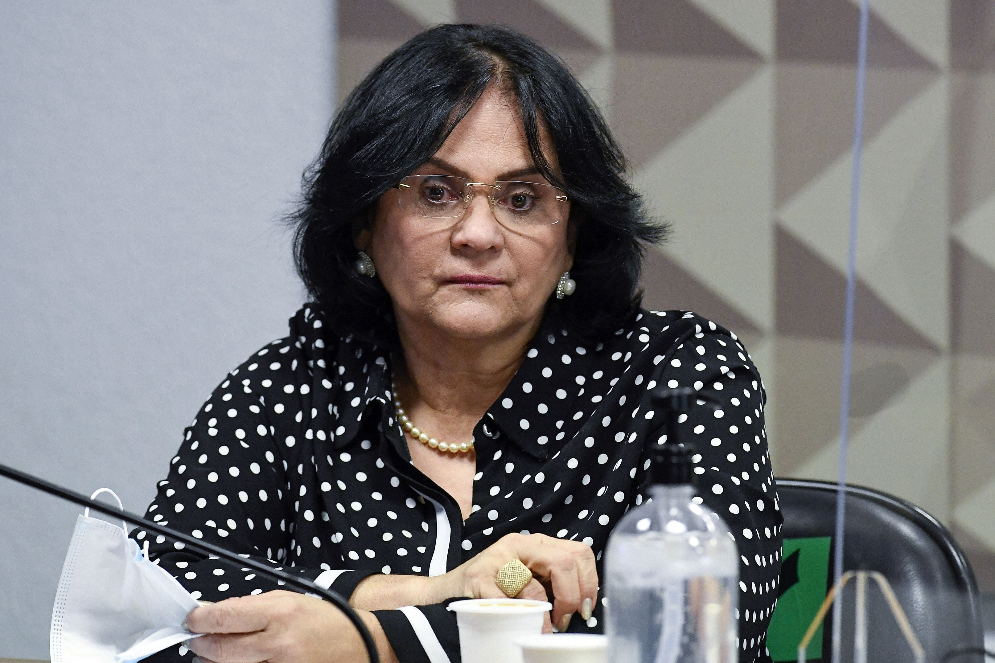 Damares aciona a Justiça para anular resolução que regulamenta aborto legal em menores de idade