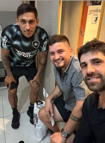 Ainda sem ser anunciado, Damián Suárez posta foto com camisa do Botafogo