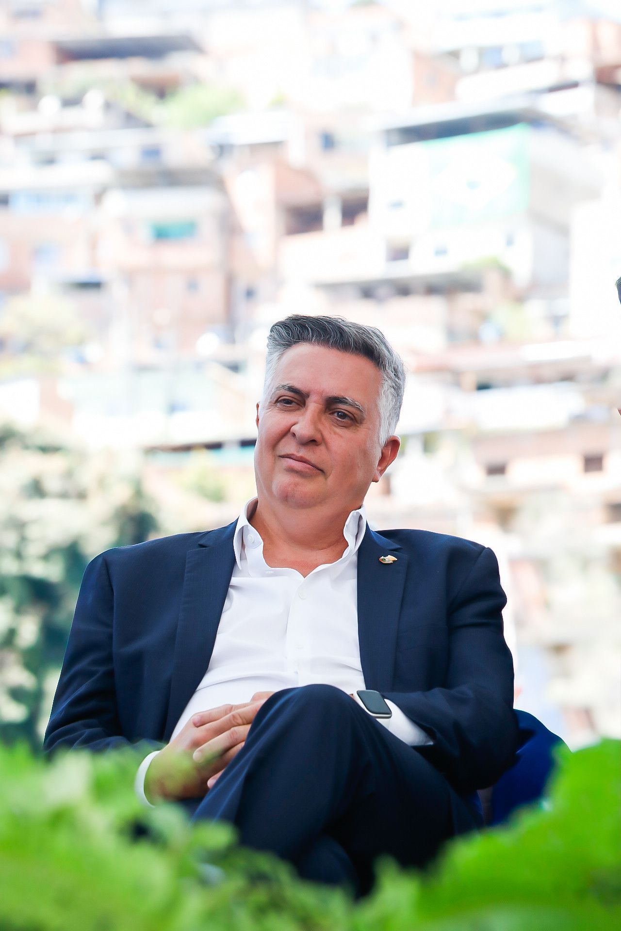 Após missão oficial na China, Damião retorna a BH e visita Feira Hippie