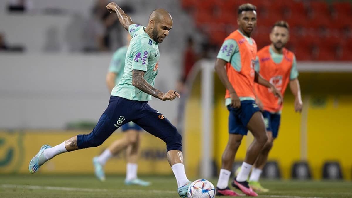 Dani Alves é acusado de assédio sexual em festa em Barcelona, segundo jornal