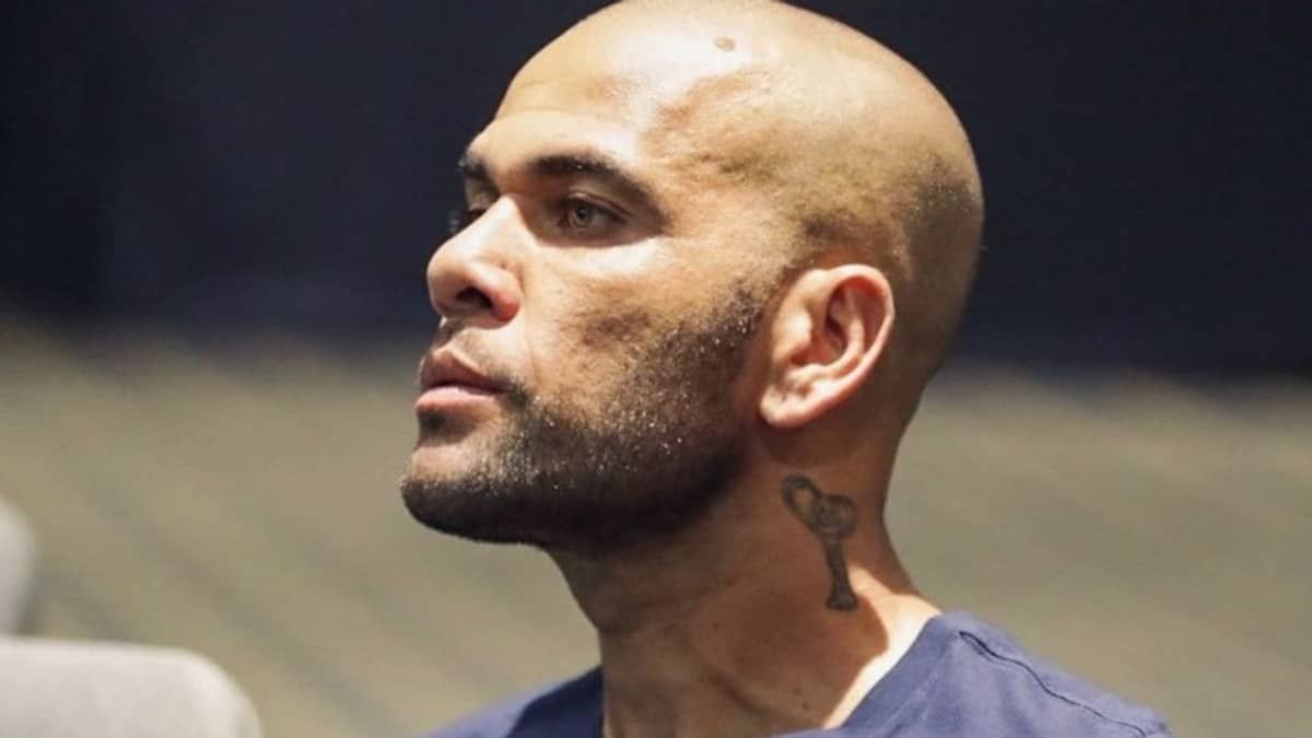 Daniel Alves aceita processo por estupro e irá a julgamento na Espanha