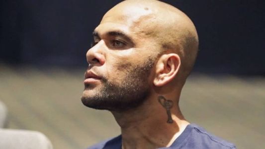 Daniel Alves é acusado de estupro na Espanha