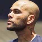 Daniel Alves aceita processo por estupro e irá a julgamento na Espanha