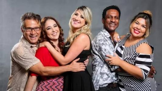 Dani Calabresa e Luís Miranda ao centro