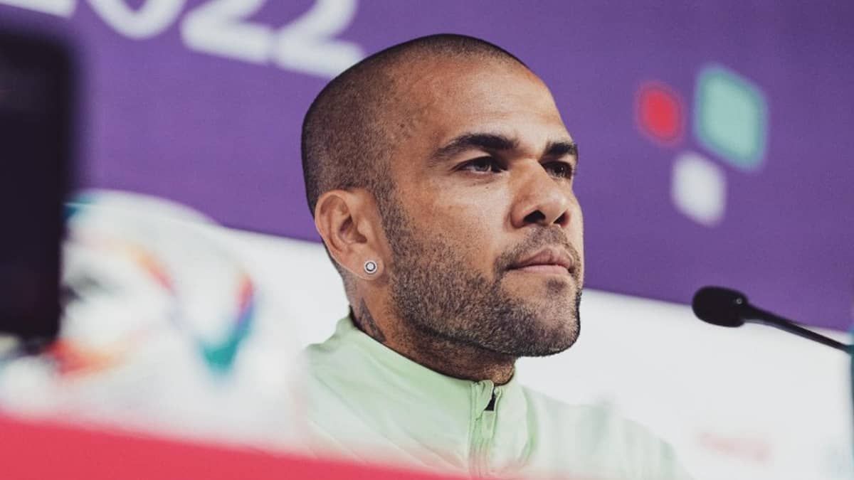 Ex-mulher de Dani Alves relata não ter notícias do jogador: 'Estou preocupada'