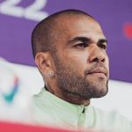 Ex-mulher de Dani Alves relata não ter notícias do jogador: 'Estou preocupada'