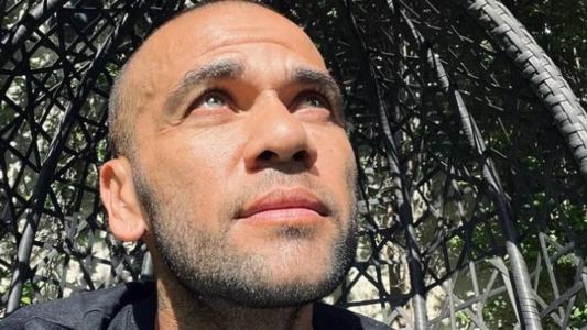 Daniel Alves completou uma semana preso nesta sexta-feira (27)