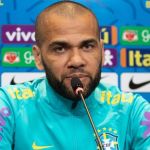 Colega de cela de Daniel Alves conta rotina: 'Gritos, ofensas e isolamento'