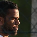 Mulher de Daniel Alves nega apoio a jogador: 'Mentira, não deturpem o que digo'