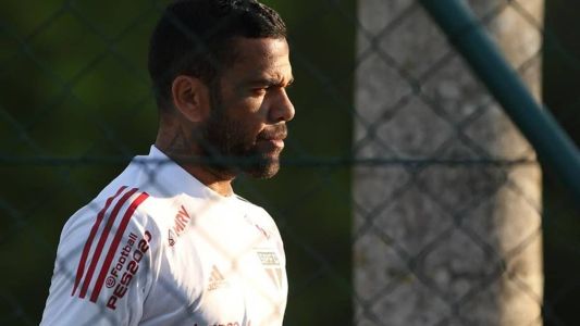 Daniel Alves está detido na Espanha