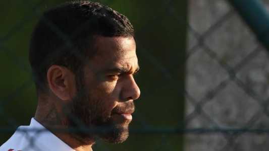 Daniel Alves está preso há quase duas semanas na Espanha