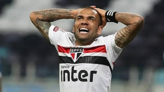 Daniel Alves está preso na Espanha