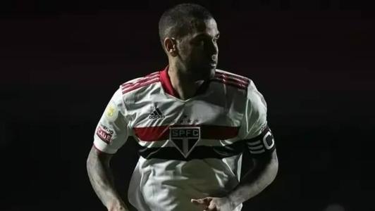 Daniel Alves está preso na Espanha