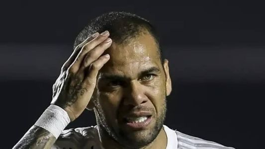 Daniel Alves está preso na Espanha