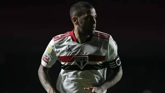 Daniel Alves está preso na Espanha