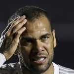 Imagens de Daniel Alves entrando em banheiro após mulher contradizem defesa