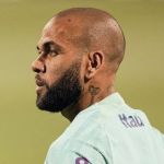 Daniel Alves: polícia da Catalunha recolhe possíveis restos de sêmen do lateral em banheiro