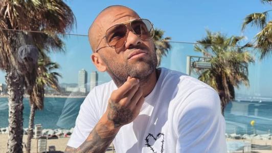 Daniel Alves foi acusado de estupro por uma mulher na Espanha