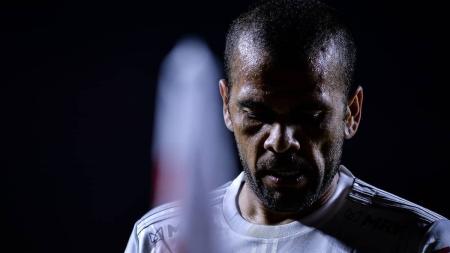 Daniel Alves foi detido na manhã desta sexta (20) acusado de assédio sexual